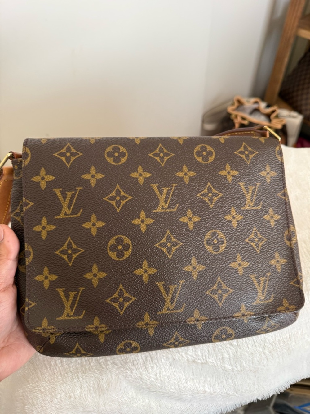 Louis Vuitton Musette Tango - Picture 4 of 8